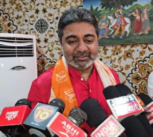 Vrindavan News: रामभद्राचार्य जी महाराज ने किसे बताया सनातन का सच्चा योद्धा ? जानिए