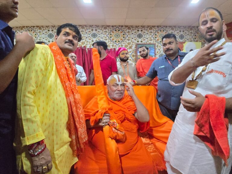 Vrindavan News: रामभद्राचार्य बोले जब मस्जिद और चर्च का अधिग्रहण नहीं होता तो मंदिर का क्यों किया जाए ?