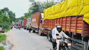Courier Truck Crash on Shahjahanpur-Farrukhabad Highway
