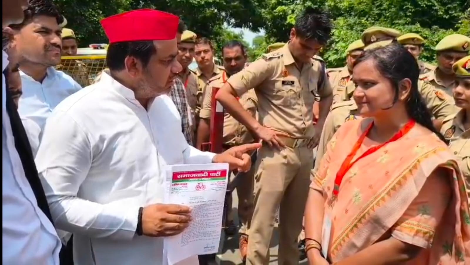 SP Workers Stopped in Sambhal