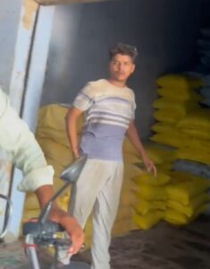 Urea Black Marketing in Sambhal: 266 का कट्टा 400 में