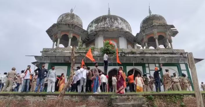 Fatehpur News : मकबरा विवाद का पूरा सच जानिए !