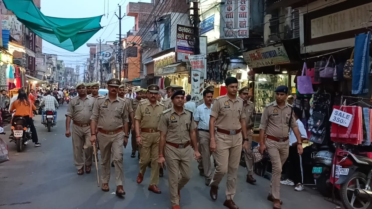 Firozabad News: Firozabad Police का पैदल मार्च, अफवाहों पर ध्यान ना देने की अपील