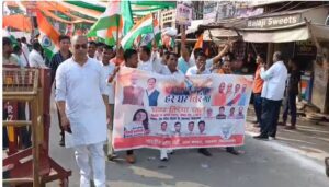 Firozabad News: फिरोजाबाद में 50 मीटर लंबे तिरंगे के साथ नज़र आया गंगा-जमुनी तहजीब का खूबसूरत नजारा