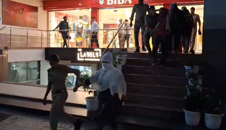 Mathura News: SPA सेंटर में हो रहा थां गंदा काम, पुलिस पहुंची फिर...