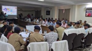 Mathura News: राधाष्टमी पर कैसे होंगे राधा रानी के दर्शन ? जिला प्रशासन की बैठक में हो गया तय !