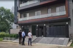 Elvish Yadav के घर पर किसने करवाई 20-25 राउंड फायरिंग? डिटेल में जानिए