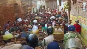 Bareilly Ruckus: UP Police ने तोड़ा उपद्रवियों का गुरूर, 2000 पर FIR, 40 गिरफ्तार, मौलाना तौकीर रज़ा समेत 8 को भेजा जेल