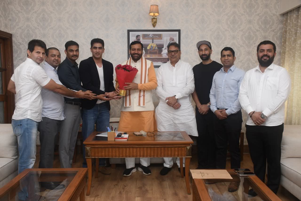 Boxer Vijender Met CM Saini.