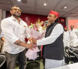 Akhilesh Yadav Honored Mankirt Aulakh.