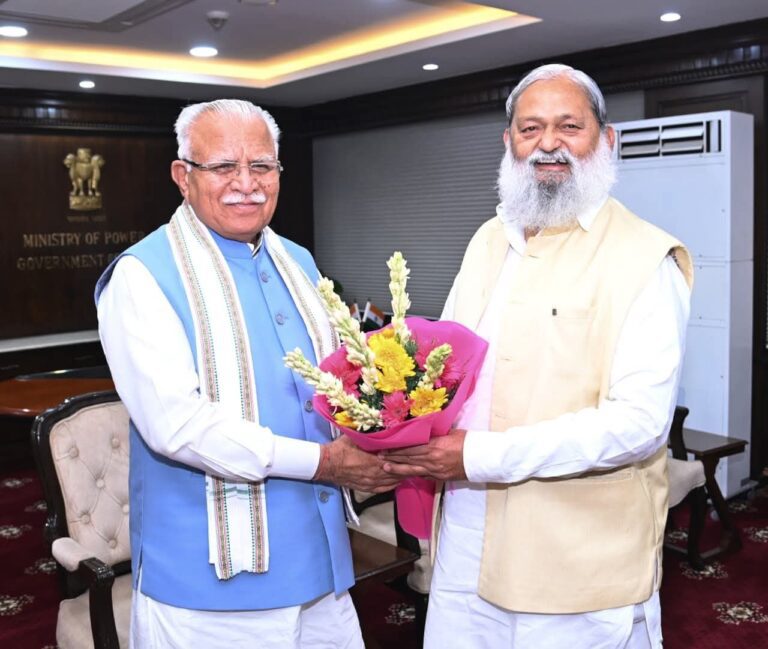 Anil Vij Met Manohar Lal.