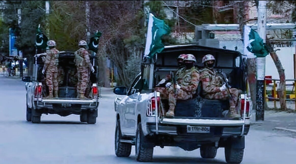 Pakistan में गृहयुद्ध जैसे हालात, भयंकर खूनी संघर्ष में 19 सैनिक मारे गए, 45 आतंकी भी ढेर !