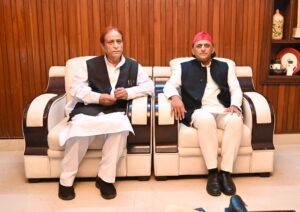 Akhilesh Yadav-Azam Khan Meeting: "बस जज़्बातों ने खामोशी से बात की", दिखावे की दोस्ती या मजबूरी की एकता?