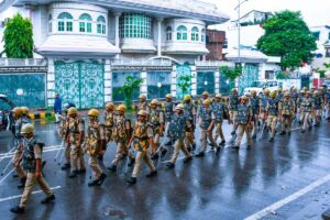 Odisha के Cuttack में भड़की हिंसा, छतों से पथराव, तोड़फोड़, DCP समेत कई घायल