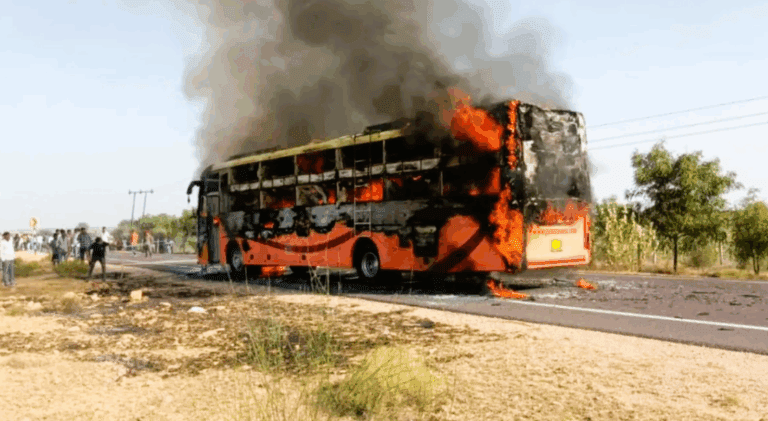 Jaisalmer Bus Fire: जैसलमेर में चलती बस में लगी आग, 20 लोगों की मौत की आशंका