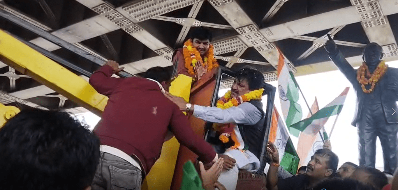 Satna MP Ganesh Singh क्रेन में फंसे, तो क्रेन Operator को सरेआम कूट कर दी राष्ट्रीय एकता दिवस पर एकता की अनूठी मिसाल, वीडियो देखिए !