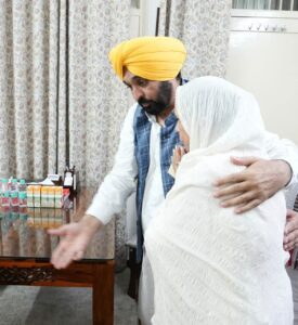 Punjab CM Met IPS Family.