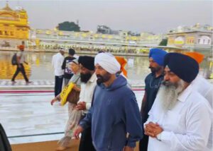 Sunny Deol Reach Golden Temple.
