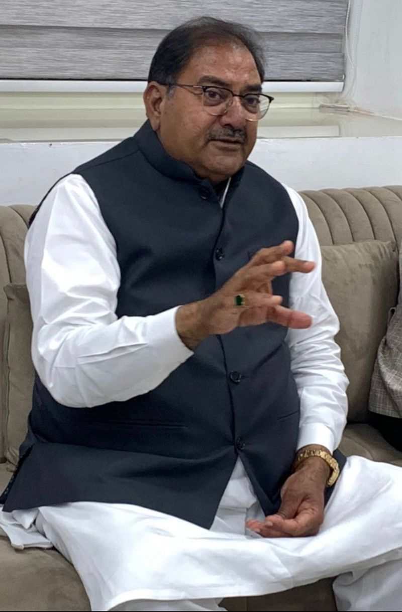 Abhay Chautala criticized the government.