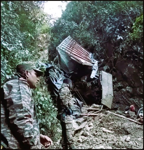 Arunachal में खाई में ट्रक गिरा, 22 मजदूरों की मौत, 18 घंटे पैदल चलकर घायल मजदूर ने दी हादसे की सूचना