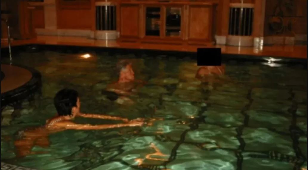 The Epstein Files: नाबालिग की शिकायत से दुनिया का सबसे बड़ा हाई-प्रोफाइल सेक्स स्कैंडल कैसे उजागर हुआ ? एपस्टीन फाइल्स की पूरी कहानी