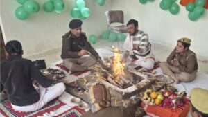 Sambhal Police Post Made By Stones