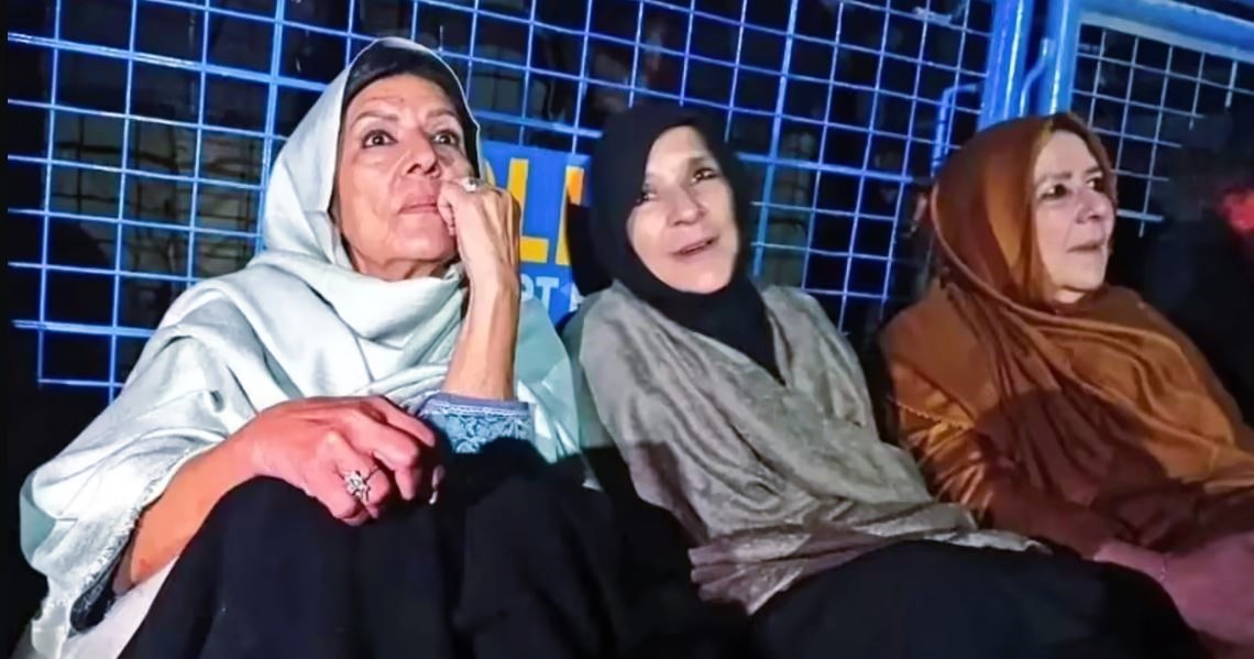Pakistan में फिर से तनाव, Imran Khan की बहनों का धरना, PTI पर बैन की तैयारी !