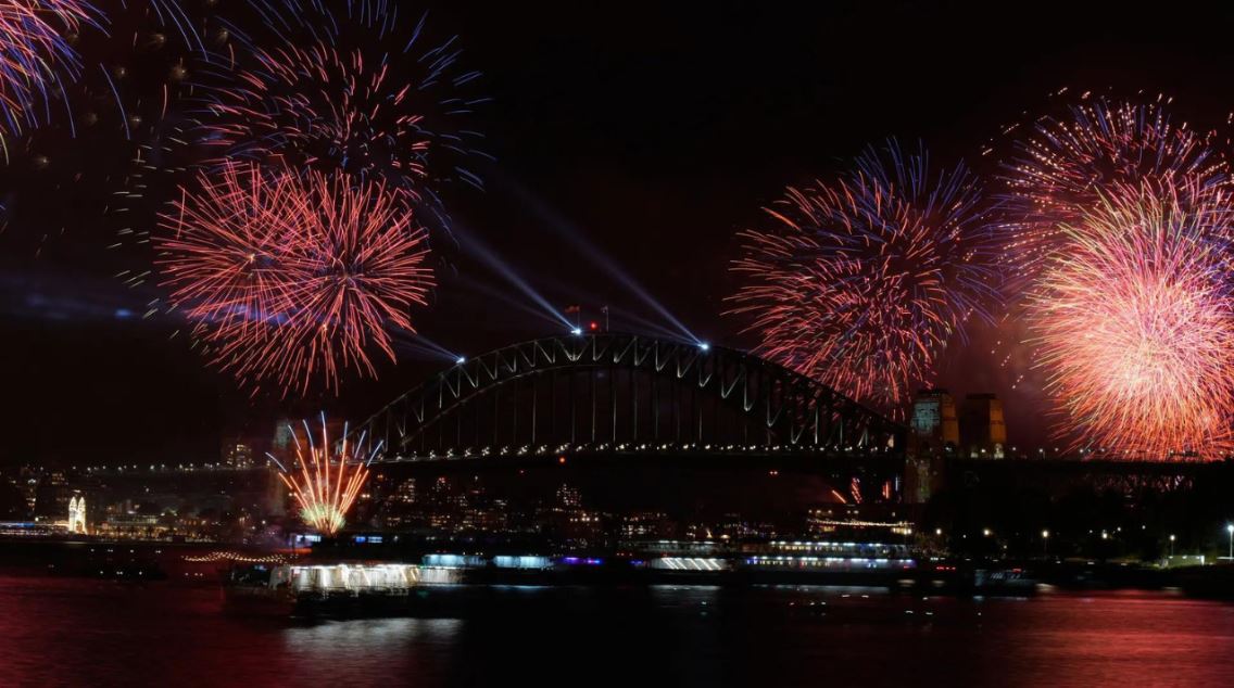 New Year 2026: भारत से 9 घंटे पहले यहां शुरू हुआ नया साल