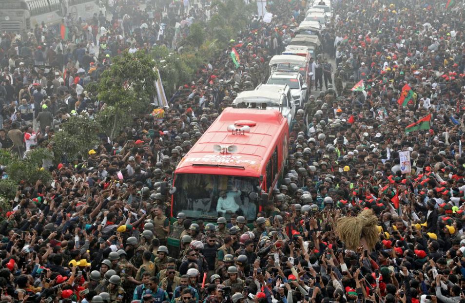 17 साल बाद Bangladesh लौटे Tarique Rahman का हिंसा में जल रहे देश को ‘सुरक्षित और सपनों का देश’ बनाने का संकल्प