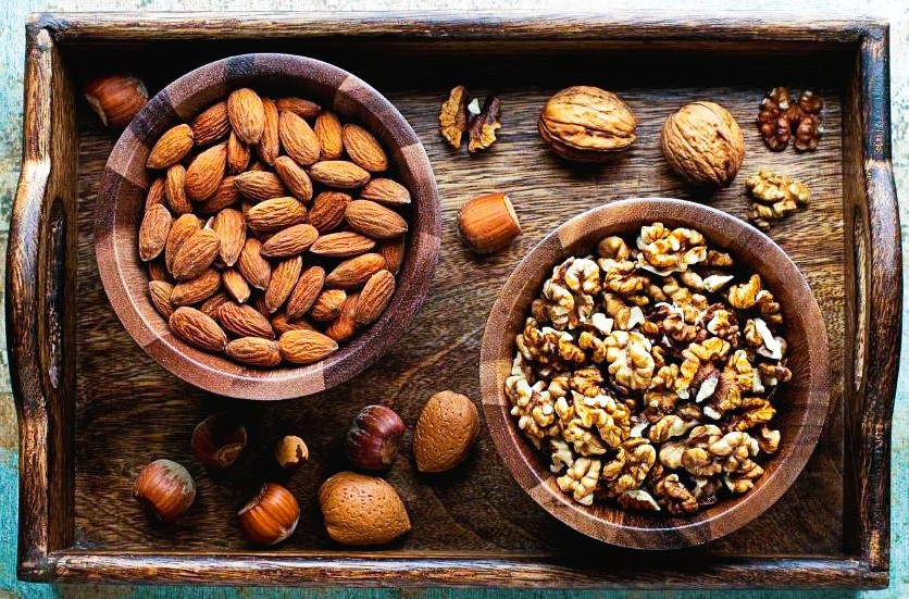 Walnuts Vs Almonds: अखरोट या बादाम – रोजाना कौन सा Superfood ज्यादा फायदेमंद? जानिए !