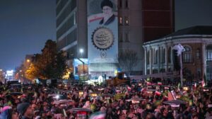 Iran में 100 से ज्यादा की मौत, ट्रंप कर सकते हैं हमला !