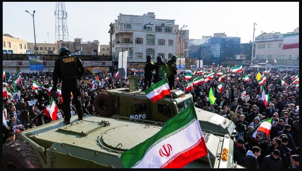 Iran Crisis Update: भारतीय नागरिकों के लिए एडवाइजरी जारी, जल्द से जल्द छोड़ दें ईरान !