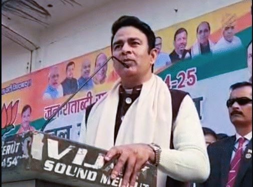 अचानक Shahrukh Khan कैसे हो गए राष्ट्रविरोधी ? संगीत सोम के बयान के बाद जगद्गुरु स्वामी रामभद्राचार्य और धीरेंद्र शास्त्री ने भी दी प्रतिक्रिया