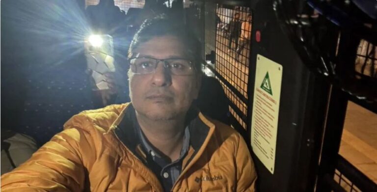 Delhi Police V/s AAP.