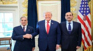 Pakistan के Defence Minister Khawaja Asif का बड़ा खुलासा, America ने हमें टॉयलेट पेपर की तरह इस्तेमाल किया है...!