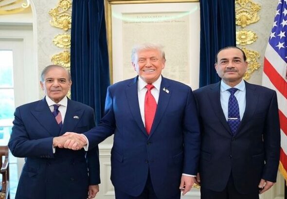 Pakistan के Defence Minister Khawaja Asif का बड़ा खुलासा, America ने हमें टॉयलेट पेपर की तरह इस्तेमाल किया है...!